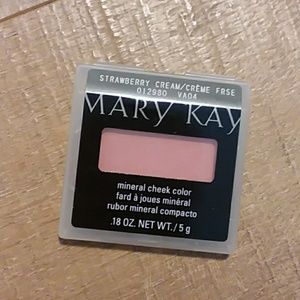 NWT Mary Kay strawberry cream blush